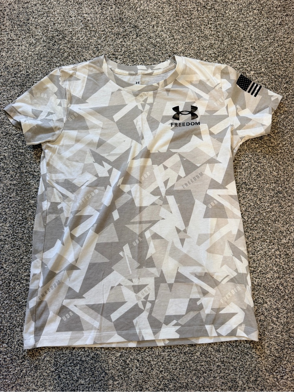 Under Armour White & Gray Geometric Freedom Short Sleeve Tee Size XS